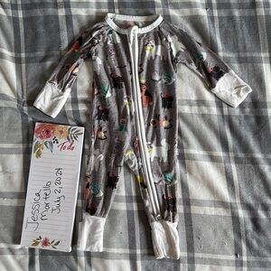 EUC Little Sleepies gray Cozy Cats zippy pajamas